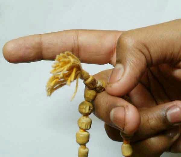 रुद्राक्ष से लेकर तुलसी की माला तक, जानिए जाप करने के नियम और फायदे