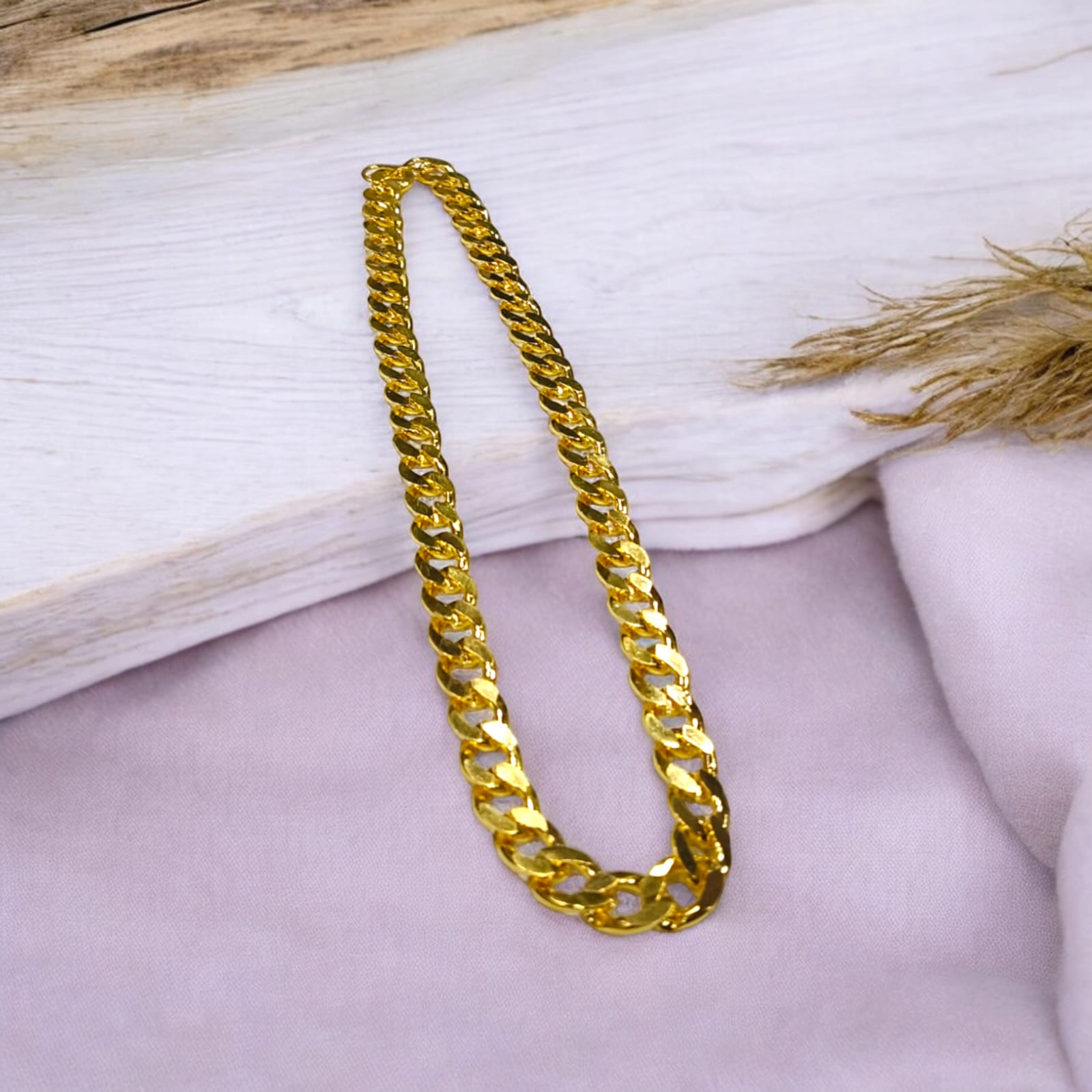 A 20-inch artificial gold chain with a 1-gram gold plating, heavy in design, suitable for boys and men.