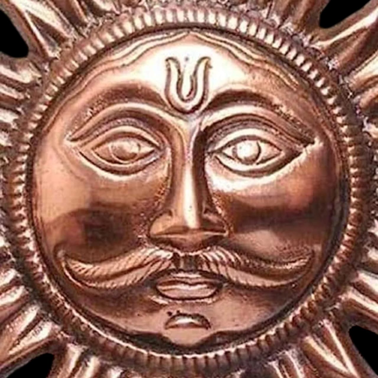 A pure copper wall hanging sun, symbolizing strength and positivity, available in small (5 inch) and big (7 inch) sizes to protect from Vaastu Dosh and Shani Dosh.