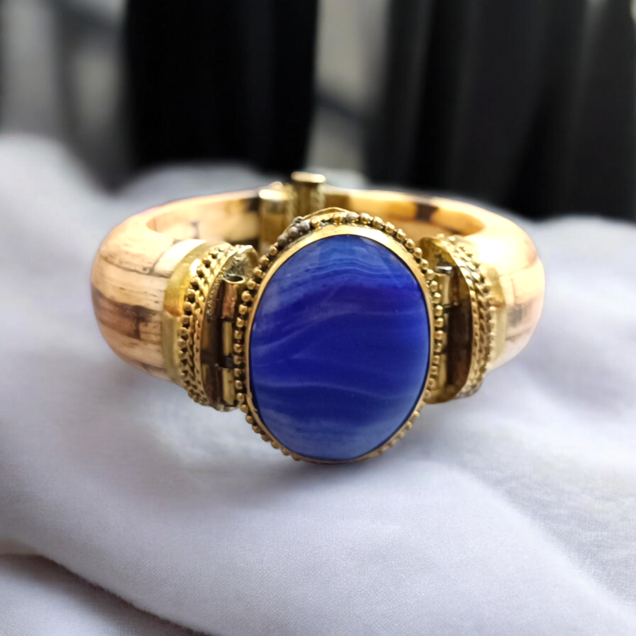 Blue Hakik Bracelet with Antique Design and Lab Certificate