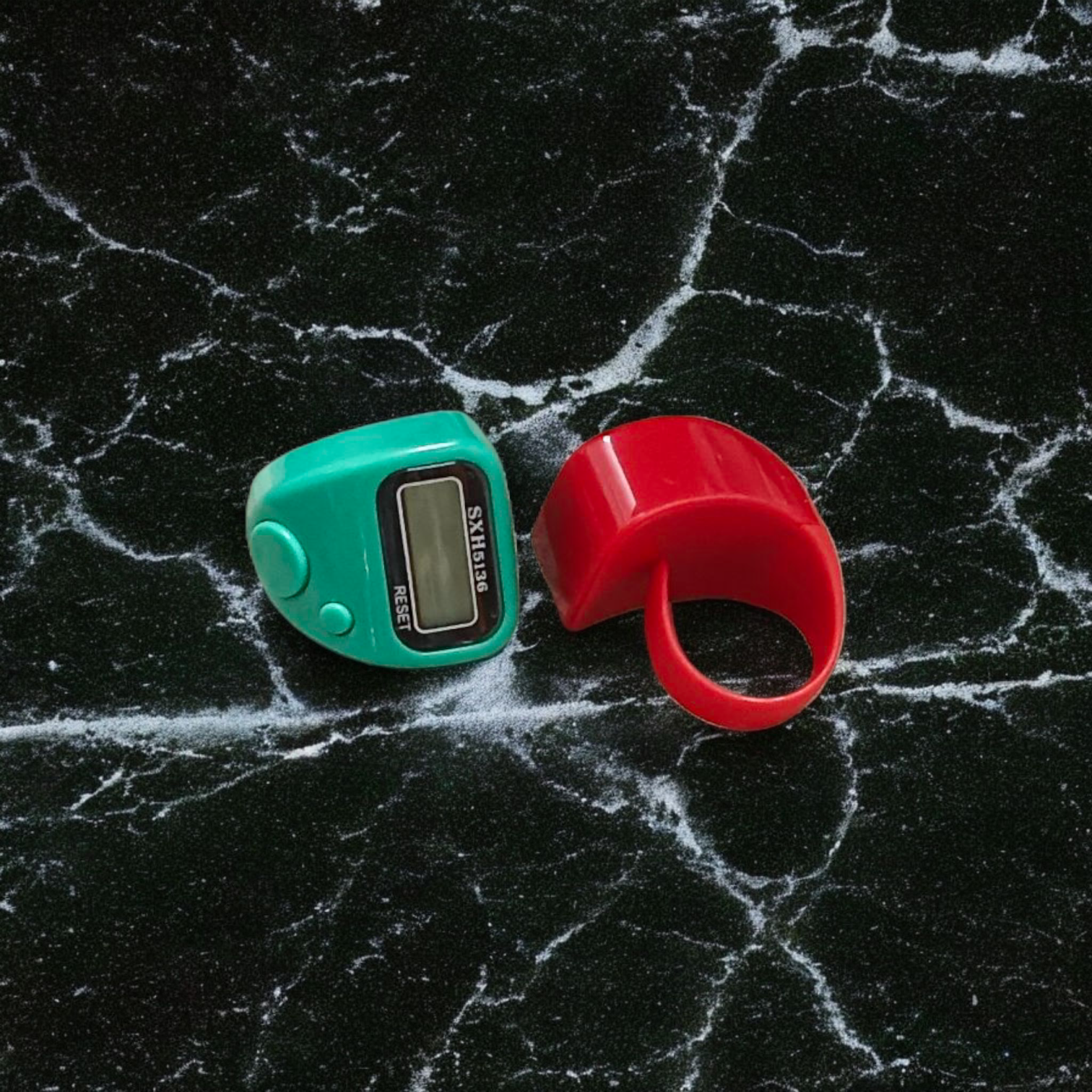 Electronic Finger Tally Counter with LCD Display and Adjustable Strap for Chanting and Meditation – Portable Japa Mala Counter