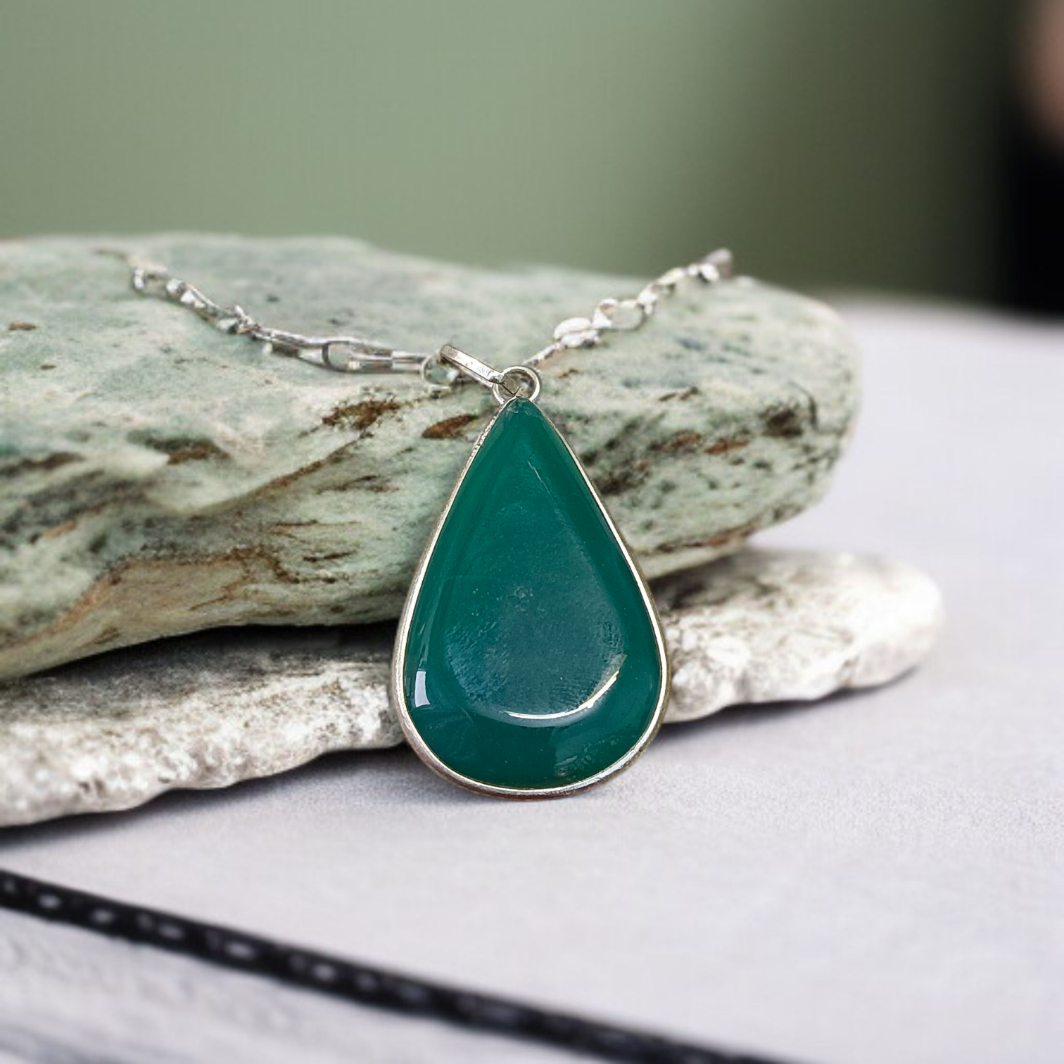 Green Agate Pendant with Thread Hara Hakik Locket Lab Certified | Timeshopee