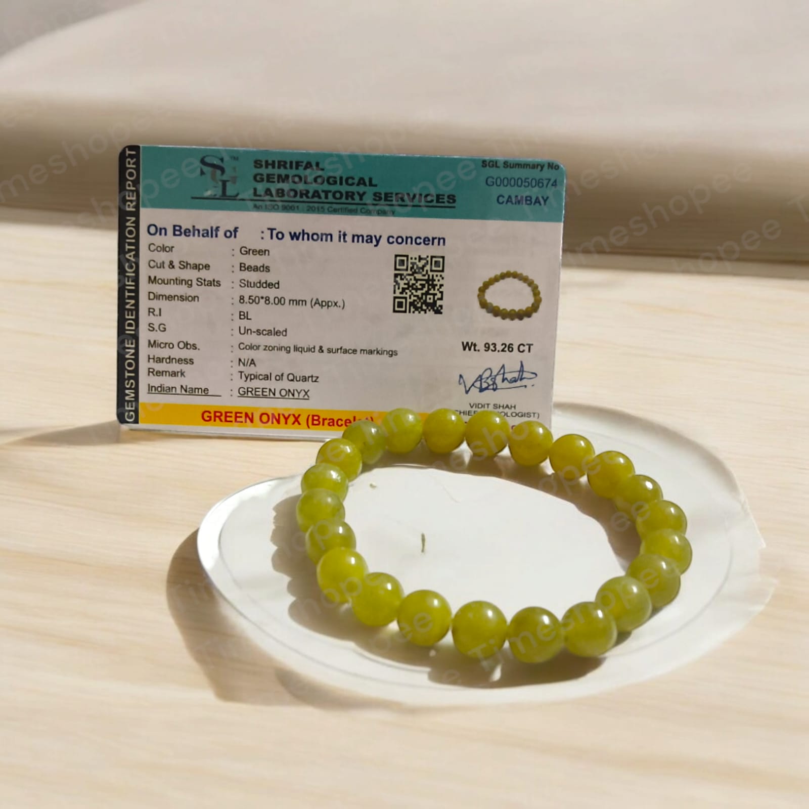 Light Green ONYX Bracelet with lab certificate, showcasing the elegant stretchable design and light green hue.
