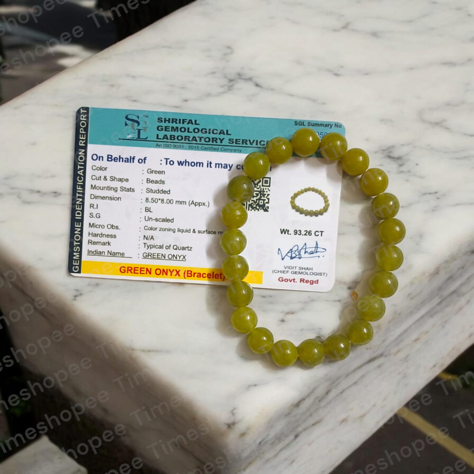 Light Green ONYX Bracelet with lab certificate, showcasing the elegant stretchable design and light green hue.