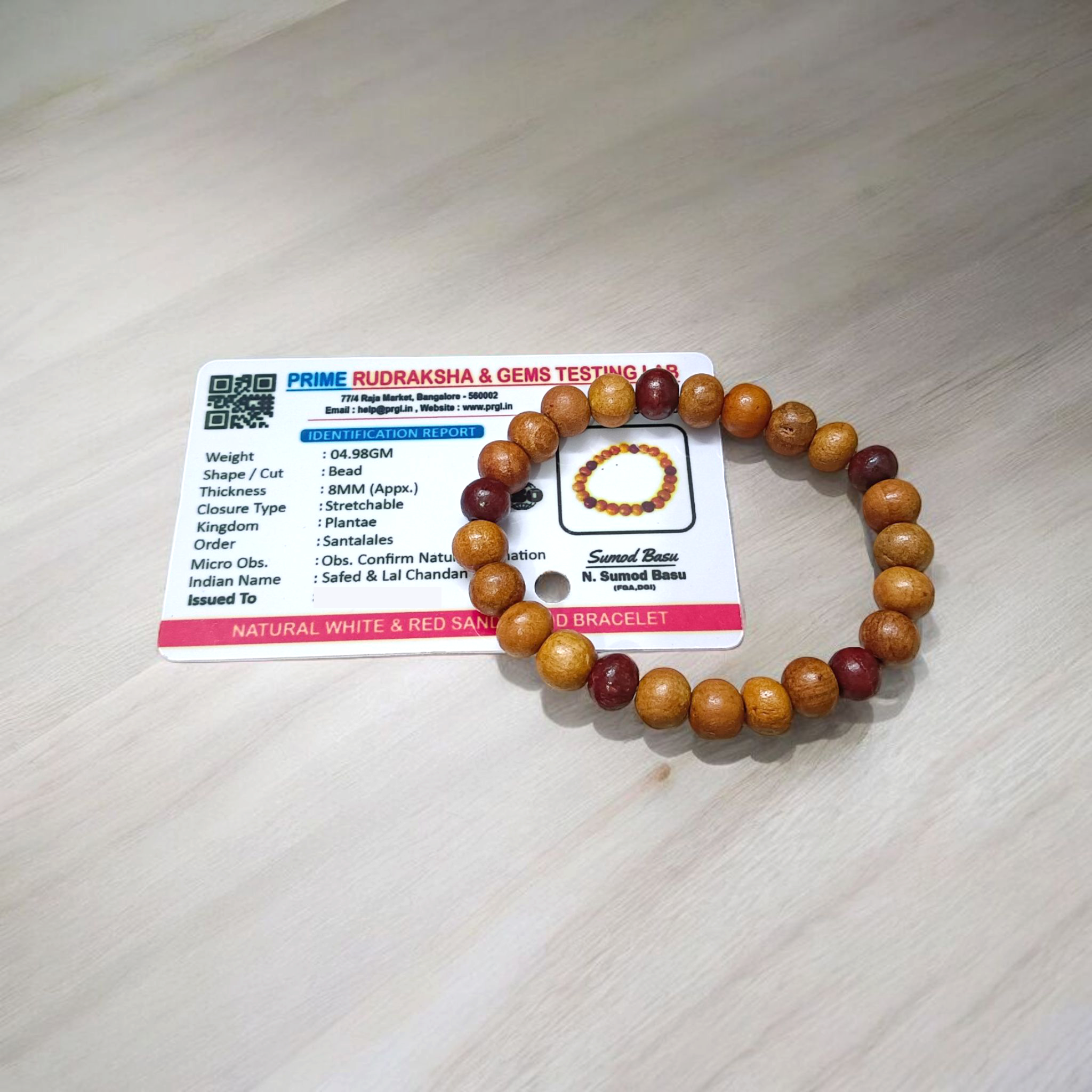 Natural white and red sandalwood stretchable bracelet with 8mm polished round beads, ideal for meditation and spiritual use