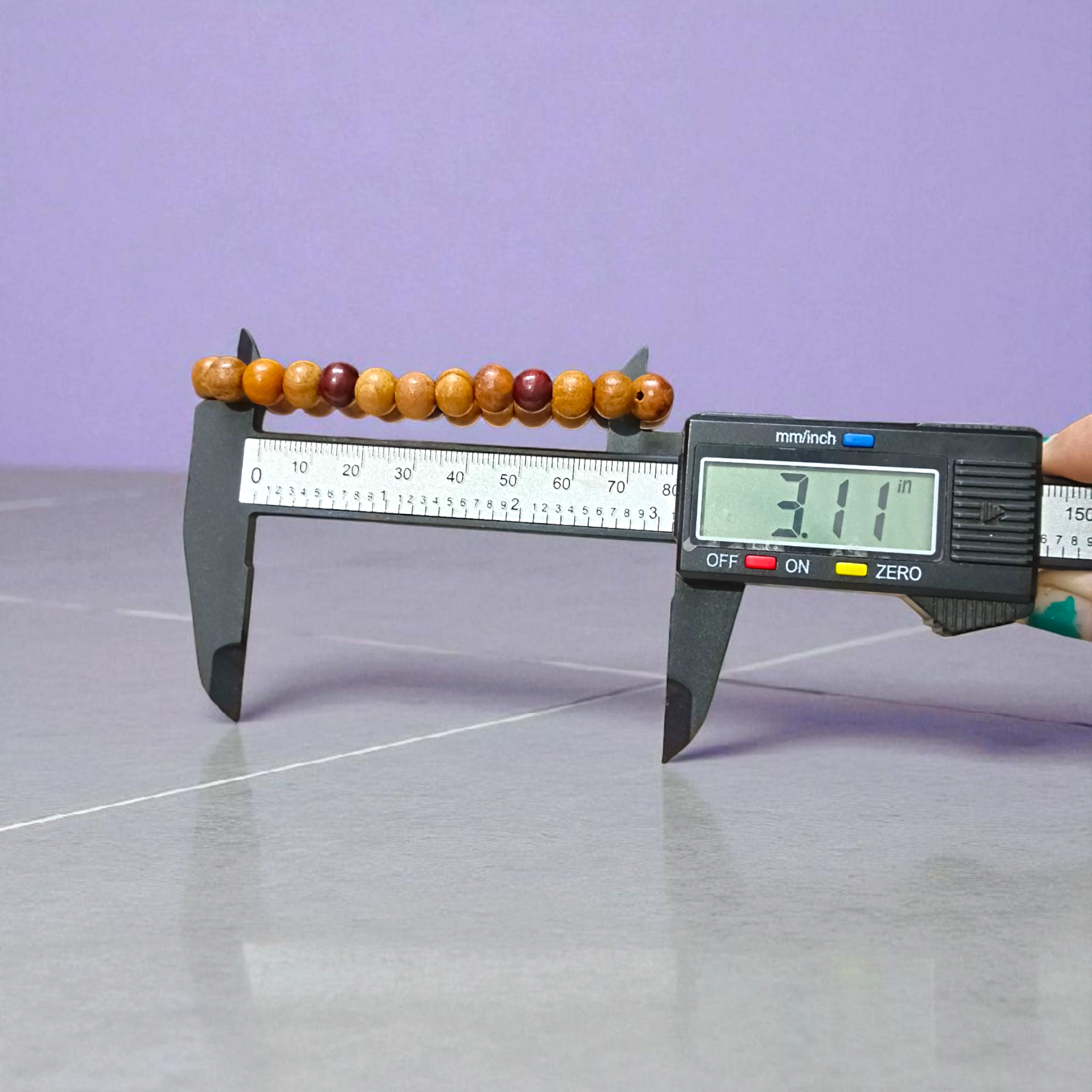 Natural white and red sandalwood stretchable bracelet with 8mm polished round beads, ideal for meditation and spiritual use