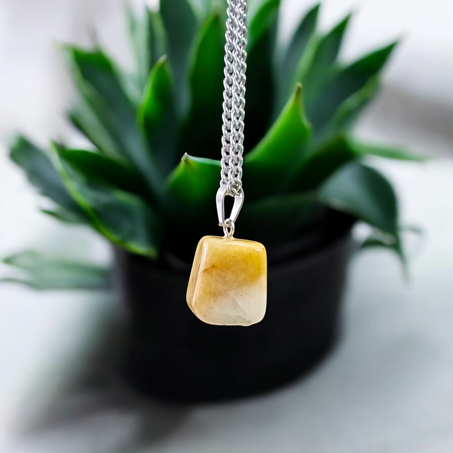 Original Yellow Aventurine Stone Pendant with lab certification – spiritual pendant ideal for men and women, shown with close-up of natural polished stone in hook pendant form