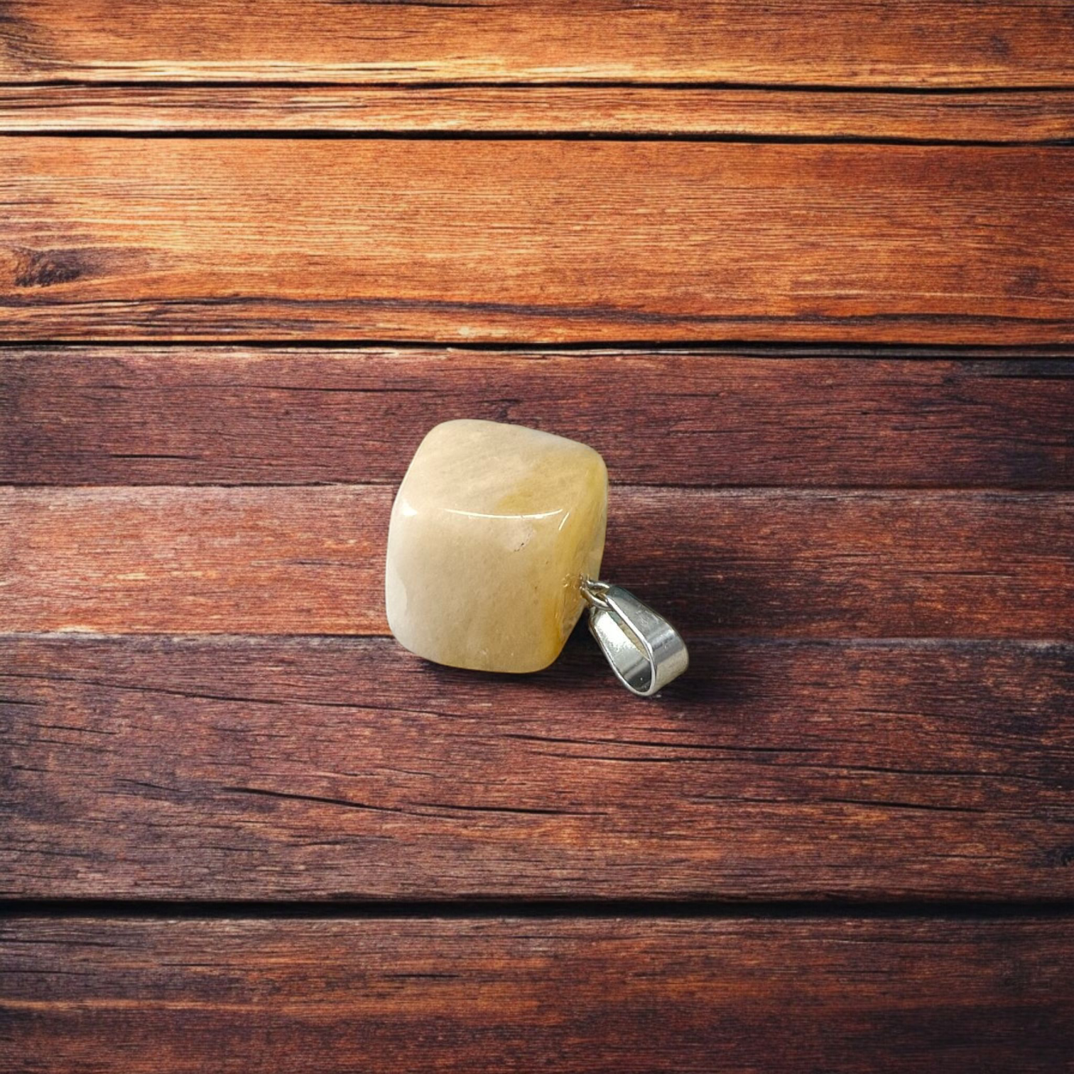 Original Yellow Aventurine Stone Pendant with lab certification – spiritual pendant ideal for men and women, shown with close-up of natural polished stone in hook pendant form