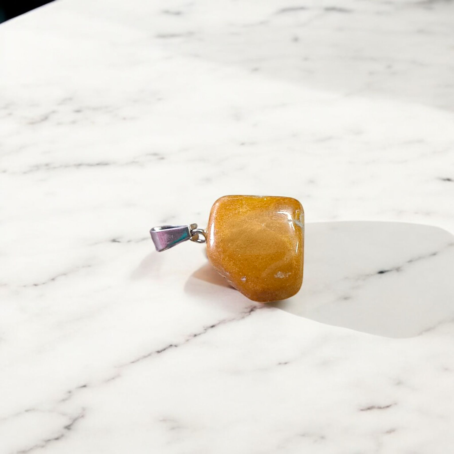 Original Yellow Aventurine Stone Pendant with lab certification – spiritual pendant ideal for men and women, shown with close-up of natural polished stone in hook pendant form