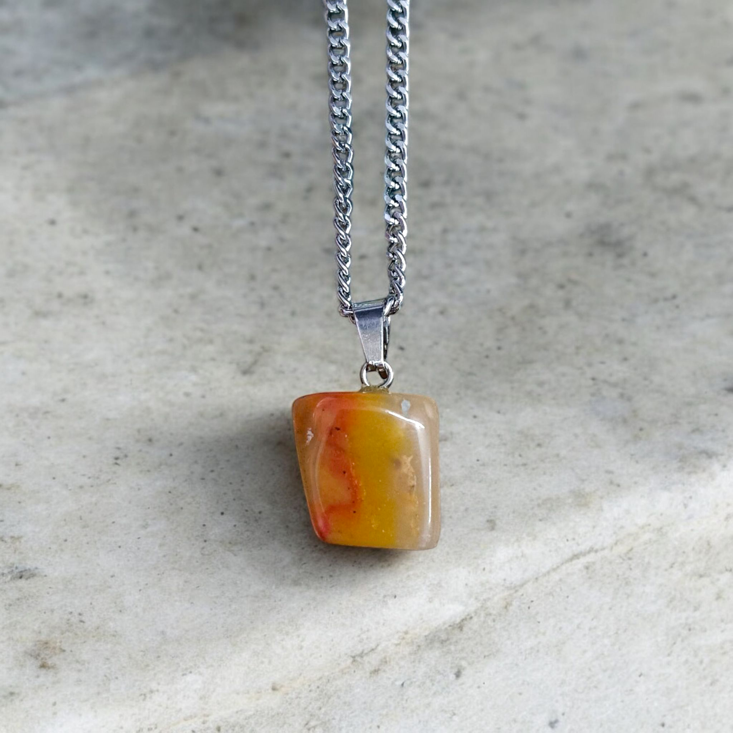 Original Yellow Aventurine Stone Pendant with lab certification – spiritual pendant ideal for men and women, shown with close-up of natural polished stone in hook pendant form