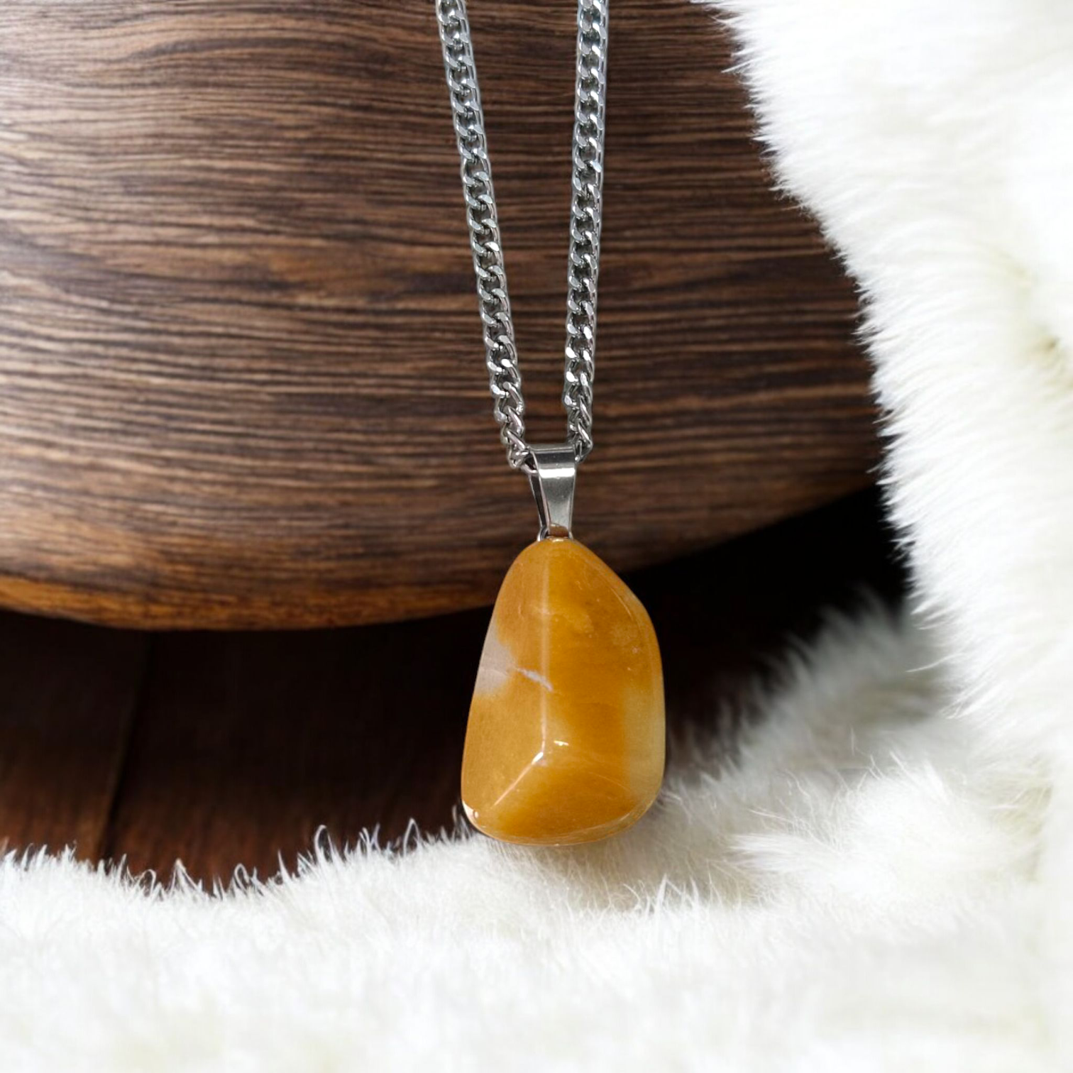 Original Yellow Aventurine Stone Pendant with lab certification – spiritual pendant ideal for men and women, shown with close-up of natural polished stone in hook pendant form