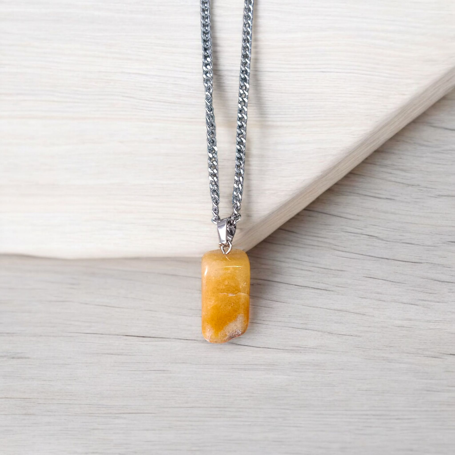 Original Yellow Aventurine Stone Pendant with lab certification – spiritual pendant ideal for men and women, shown with close-up of natural polished stone in hook pendant form