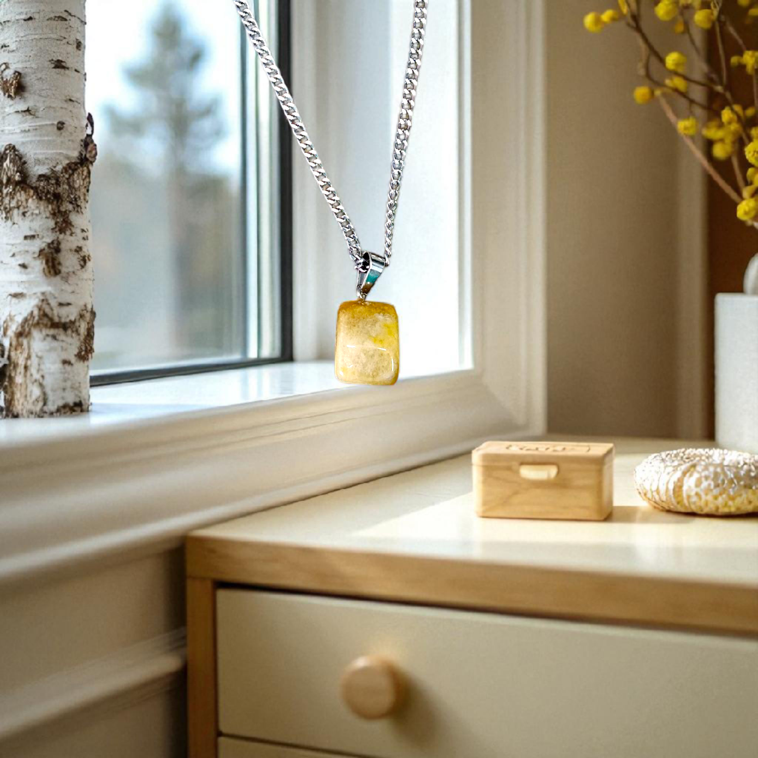 Original Yellow Aventurine Stone Pendant with lab certification – spiritual pendant ideal for men and women, shown with close-up of natural polished stone in hook pendant form