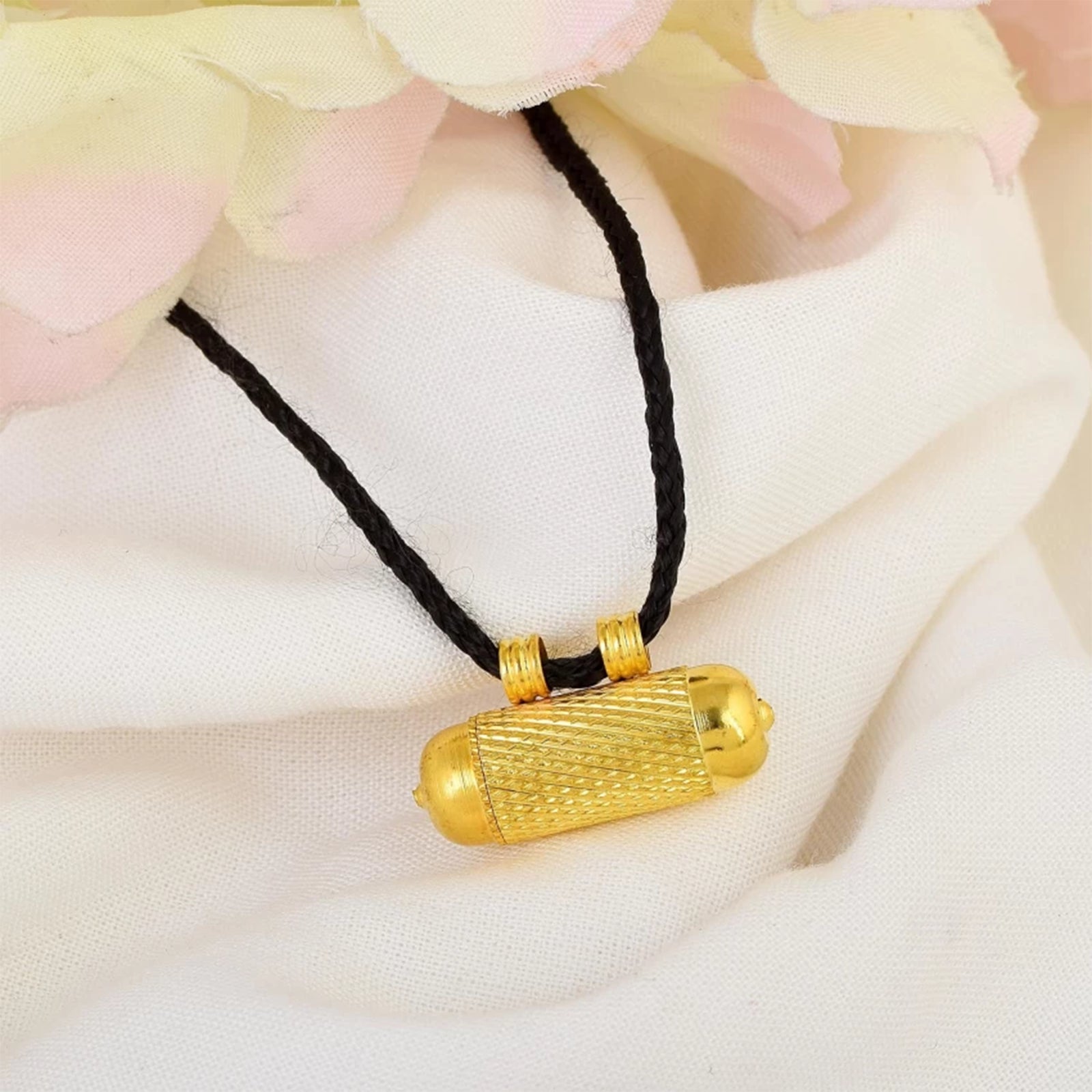 Stylish taweez featuring yantra inscribed on Bhojpatra, blessed by Goddess Kali for business and job growth.