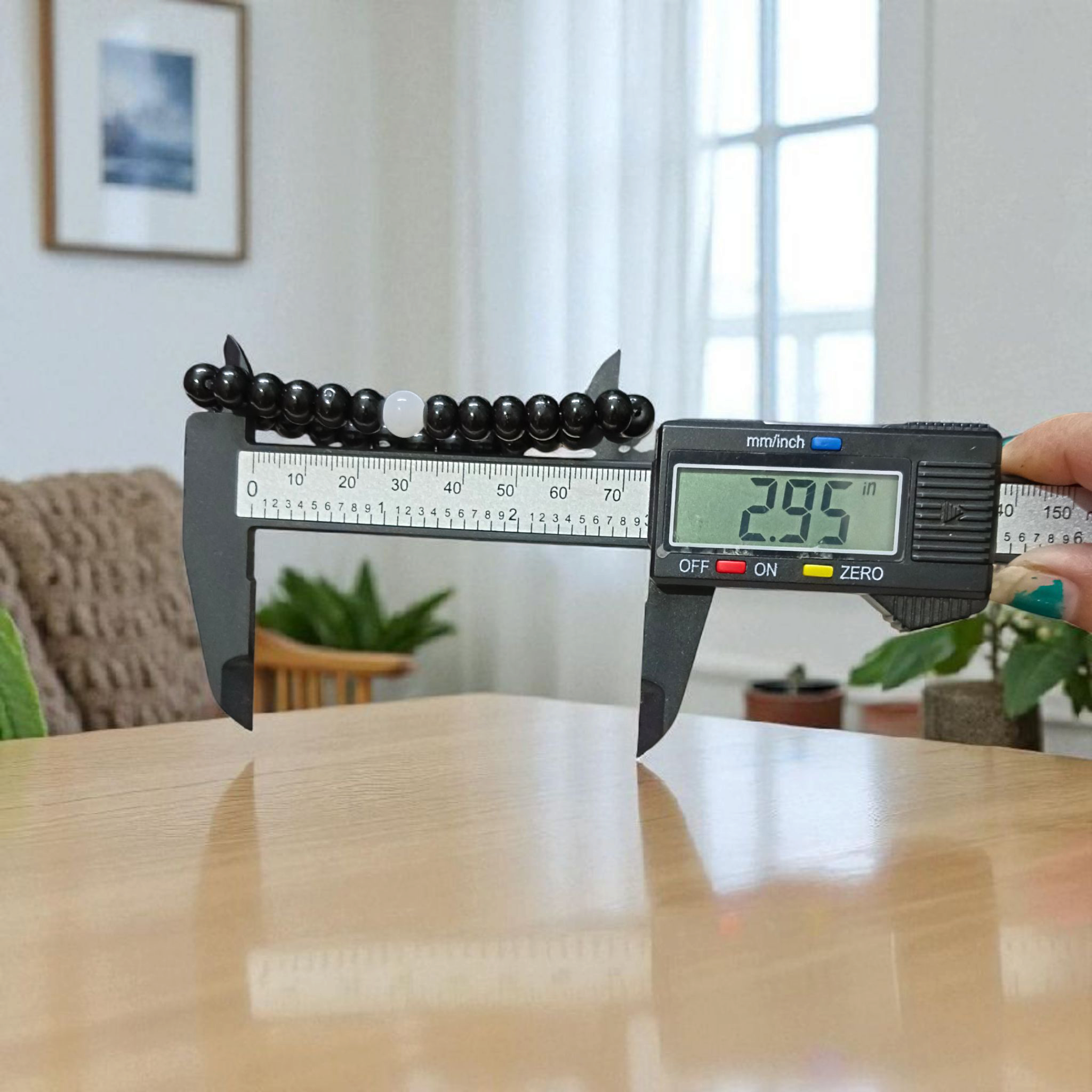 Image showing a stretchable bracelet made of 8mm natural black and white agate beads, arranged in alternating pattern, displayed on a neutral background