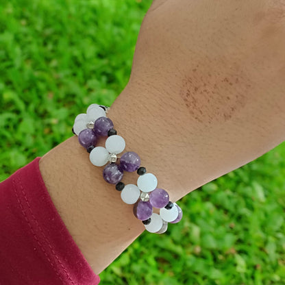 Lab-certified amethyst and white agate bracelet with 8MM stretchable beads, perfect for meditation, healing, and spiritual growth.